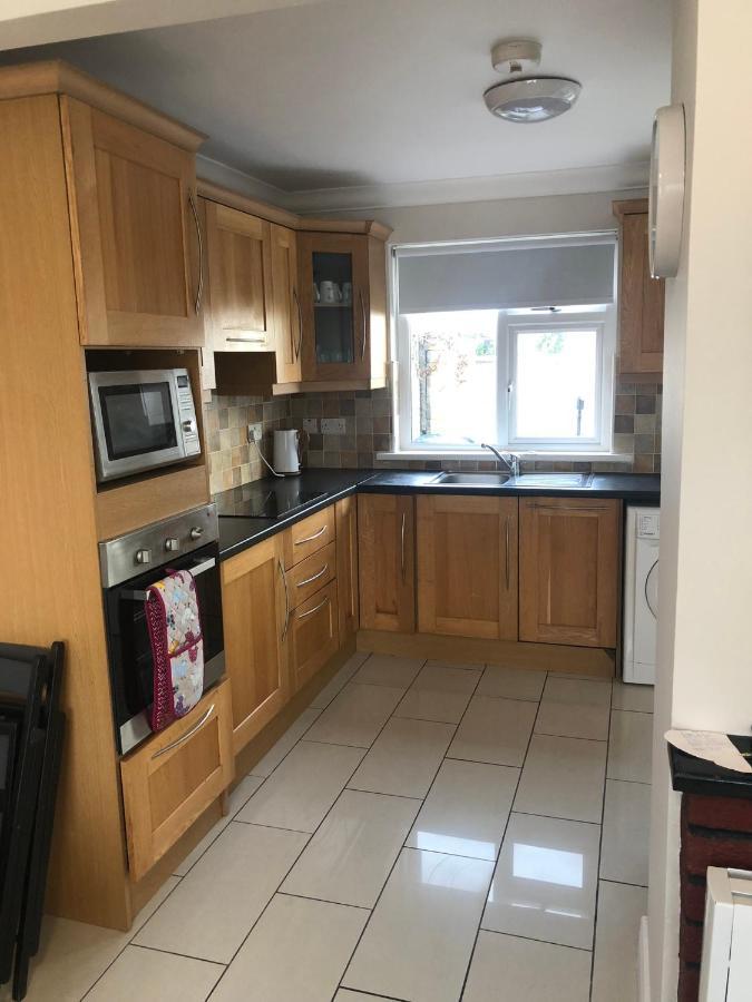 Cheerful 4 Bedroom Town House With Bbq, Galway Bagian luar foto