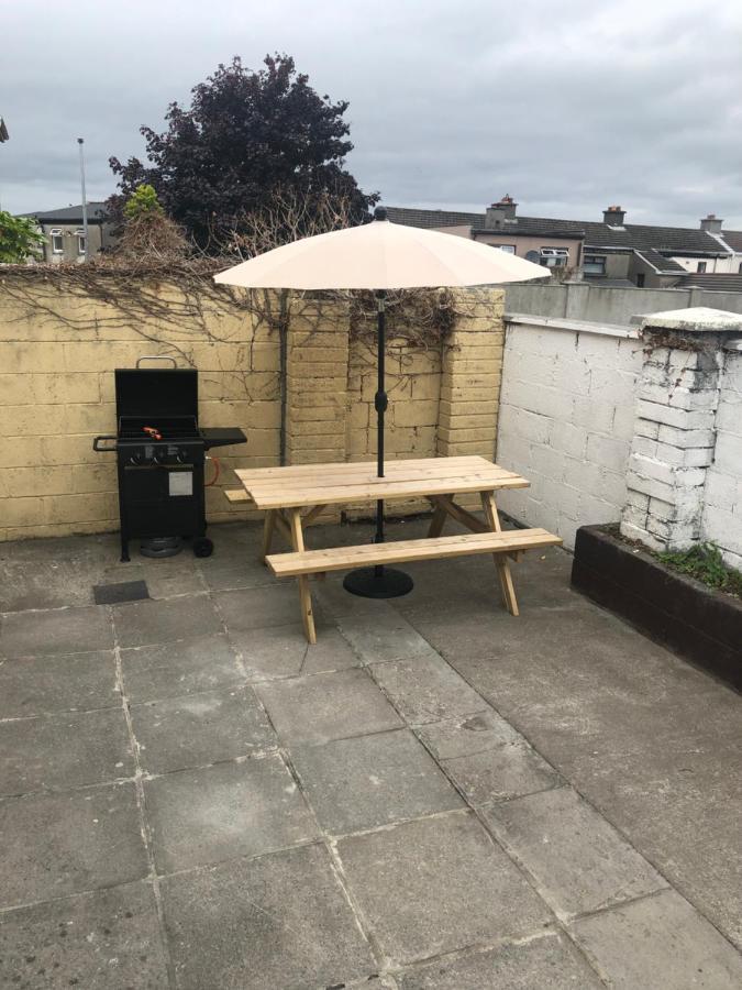 Cheerful 4 Bedroom Town House With Bbq, Galway Bagian luar foto